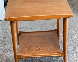 Lane MCM Style 1626 End Table	22x23x23	HxWxD
