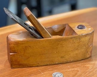 DR Barton & Co Antique Wood Block Plane	6x3x8in	