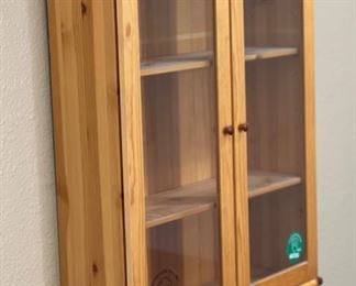 Solid Pine Wall Mounted Curio Cabinet	25x20x6in	HxWxD
