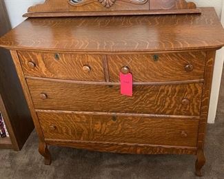 Antique Quartersawn Oak Dresser with mirror 4-Drawer	34x44x22	HxWxD
