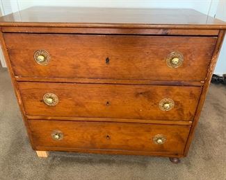 Antique Distressed Wood dresser with 3 drawers AS-IS	39x46x22	HxWxD
