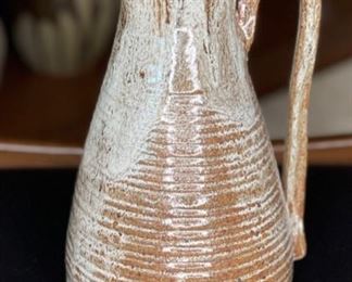 Karl Stoneware Pottery drip glaze Pitcher Studio Pottery	9in H x 5.25in Diameter at bottom	
Karl Stoneware Pottery drip glaze Pitcher Studio Pottery	9in H x 5.25in Diameter at bottom	
