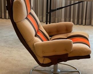 MCM Gerard Van Den Berg Lounge Chair Corduroy	36x28x32in	HxWxD
