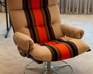 MCM Gerard Van Den Berg Lounge Chair Corduroy	36x28x32in	HxWxD
