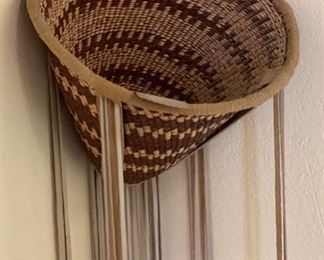 Novena Cobb Apache Burden Basket San Carlos	Basket: 11in long x 12in diameter	
