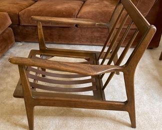 #1 Mid Century Modern Viko Baumritter Walnut Lounge Chair	30x29x31in	HxWxD
