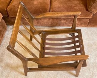 #2 Mid Century Modern Viko Baumritter Walnut Lounge Chair	30x29x31in	HxWxD
