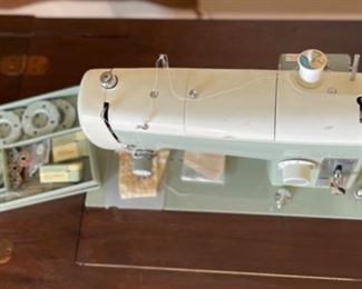 Kenmore 158.850 Sewing Machine w/ Console	Open: 38x72x18in  Closed: 31x36x18in	HxWxD
