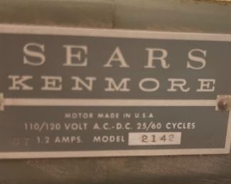 Kenmore 158.850 Sewing Machine w/ Console	Open: 38x72x18in  Closed: 31x36x18in	HxWxD
