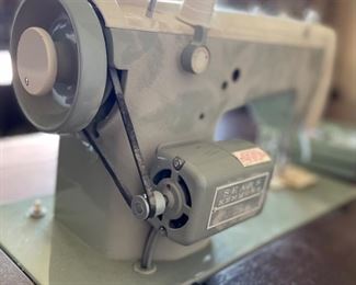 Kenmore 158.850 Sewing Machine w/ Console	Open: 38x72x18in  Closed: 31x36x18in	HxWxD
