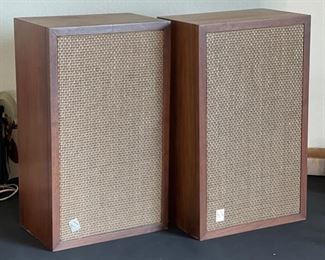 Knight 3009 Vintage Bookshelf Speakers PAIR	20x12x8in	HxWxD
