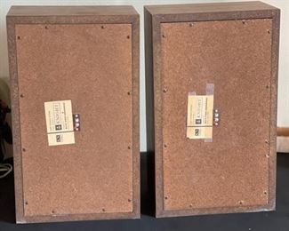Knight 3009 Vintage Bookshelf Speakers PAIR	20x12x8in	HxWxD
