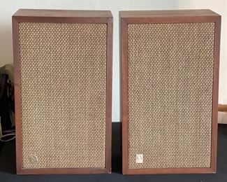 Knight 3009 Vintage Bookshelf Speakers PAIR	20x12x8in	HxWxD
