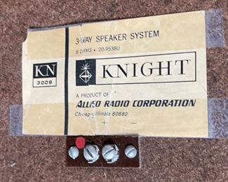 Knight 3009 Vintage Bookshelf Speakers PAIR	20x12x8in	HxWxD
