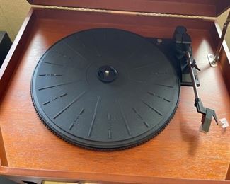 Crosley Songwriter CD Recorder CR248	10x17.5x14.5in	HxWxD
