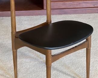 Single Lane MCM Accent Chair	30x21x18in	HxWxD
