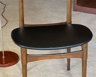 Single Lane MCM Accent Chair	30x21x18in	HxWxD
