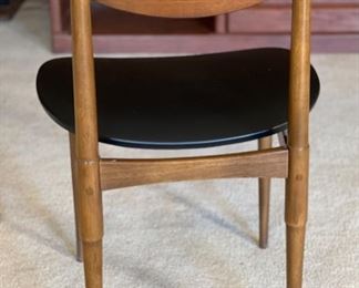 Single Lane MCM Accent Chair	30x21x18in	HxWxD
