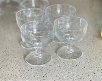 5pc Grape Pattern Glasses	3 5/8 in H x 3 3/8in diameter	
