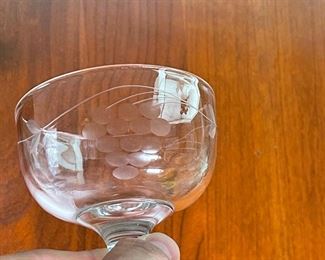 5pc Grape Pattern Glasses	3 5/8 in H x 3 3/8in diameter	
