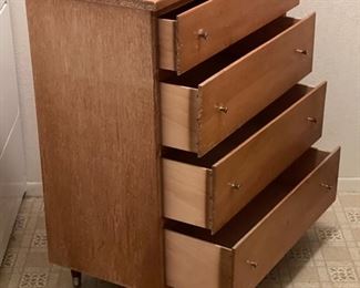 Vintage Pine 4-Drawer Dresser	36x29.5x15.5in	
