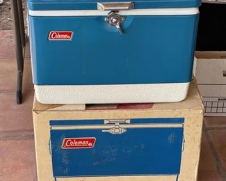 Coleman 5252-706 28 Qt Snow-Lite Cooler in Box Vintage	13x19x12in	HxWxD

