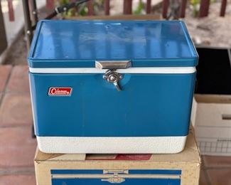 Coleman 5252-706 28 Qt Snow-Lite Cooler in Box Vintage	13x19x12in	HxWxD
