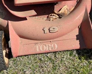 Toro Whirlwind 19in Vintage Lawn Mower		
