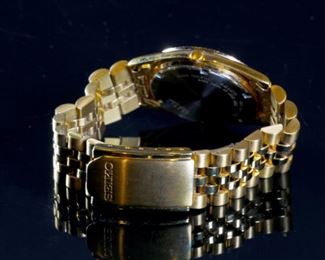 Mens Seiko Quartz Day/Date 7N43-8111 Watch Gold Tone Band	37mm wide with crown	
