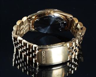 Mens Seiko Quartz Day/Date 7N43-8111 Watch Gold Tone Band	37mm wide with crown	
