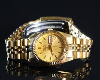 Women’s  Seiko Quartz Day/Date 7N83-0041  Watch Gold Tone Band	25mm wide with crown	
