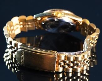 Women’s  Seiko Quartz Day/Date 7N83-0041  Watch Gold Tone Band	25mm wide with crown	
