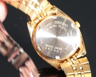Women’s  Seiko Quartz Day/Date 7N83-0041  Watch Gold Tone Band	25mm wide with crown	

