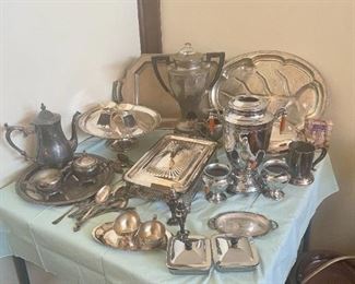 Silver sets and service dishes 