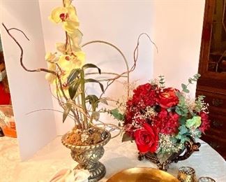#82- $50 Lot of 7 grouping (2 plants faux + plate holder + 4 chargers + 4 napkins and tassles)							