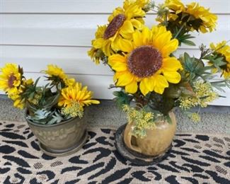 #105 - $24=sunflower faux in pottery LOT