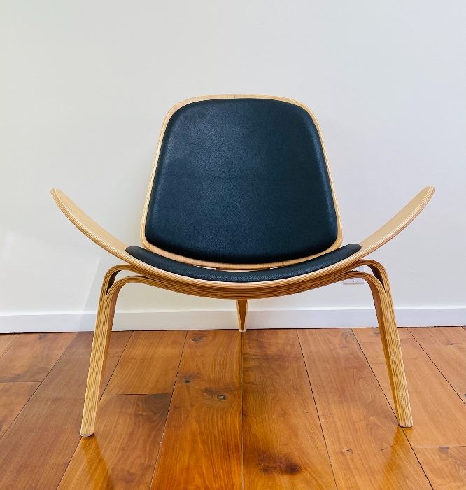 Pair of Hans Wegner-style Shell Chairs