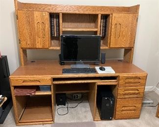 Beautiful 100% Oak Desk with matching File Cabinet 