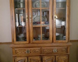 Hutch detail, 9-piece dining room set