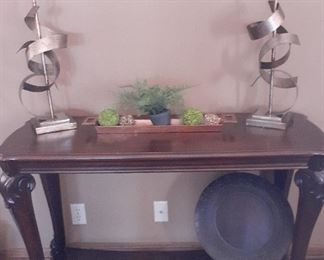 Traditional style sofa table