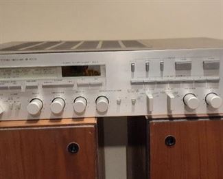 Yamaha R-1000 Stereo Receiver