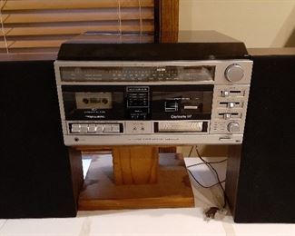 Vintage Realistic stereo