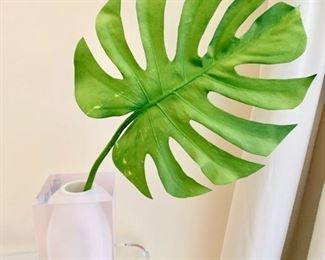 94. Acrylic Vase (8")