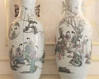 Impressive pair of 19th century Chinese porcelain urns