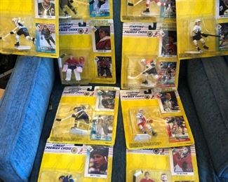 10 Hockey figurines starting Line up