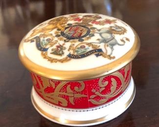 Porcelain collector piece 