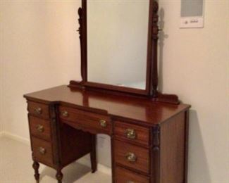Vintage Dressing Table in Excellent Condition