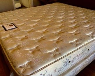 KING Stearns & Foster Mattress Set.  Clean as a whistle and showing NO Wear.  In very good condition.