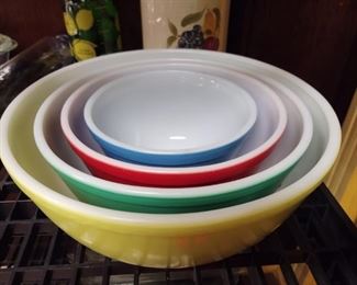 Amazing vintage Pyrex rainbow bowls in excellent condition