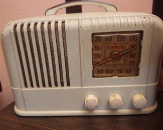 Really cool Arvin radio, tested and works!